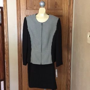 Tahari Houndstooth Black & White Skirt Suit